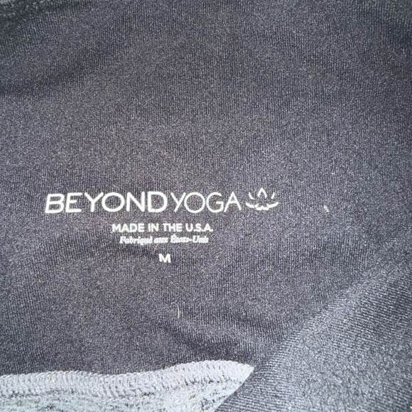 Matching Beyond Yoga yoga leggings and matching bra - Picture 3 of 7